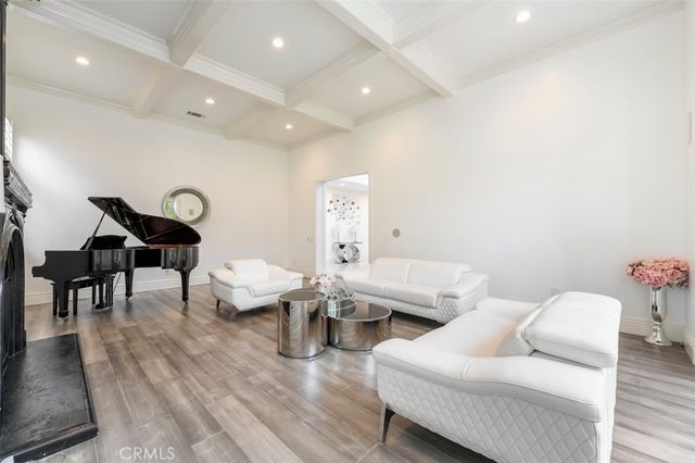 5633 Newcastle Ln, Calabasas, CA 91302