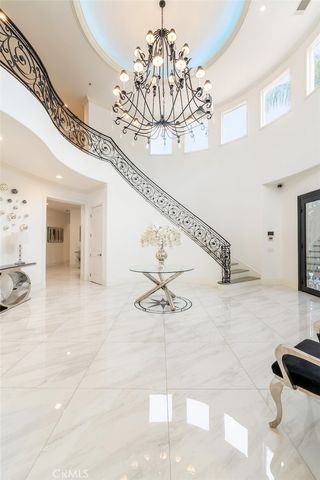 5633 Newcastle Ln, Calabasas, CA 91302