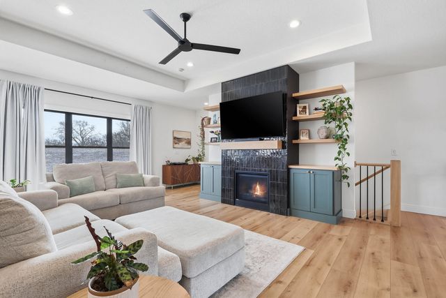 1 Country Club Court, Le Claire, IA 52753