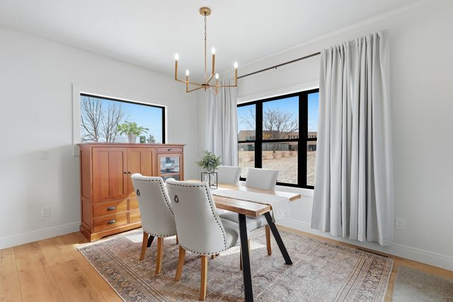 1 Country Club Court, Le Claire, IA 52753