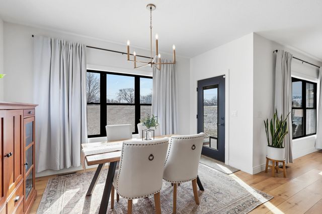 1 Country Club Court, Le Claire, IA 52753