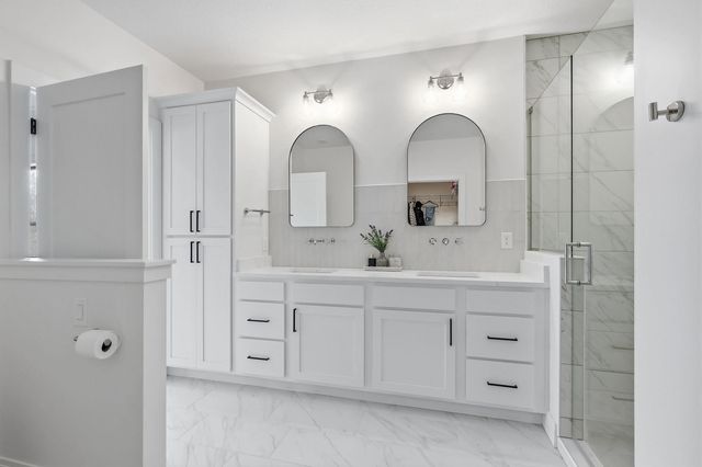 1 Country Club Court, Le Claire, IA 52753