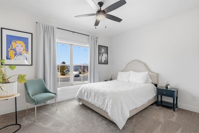 1 Country Club Court, Le Claire, IA 52753