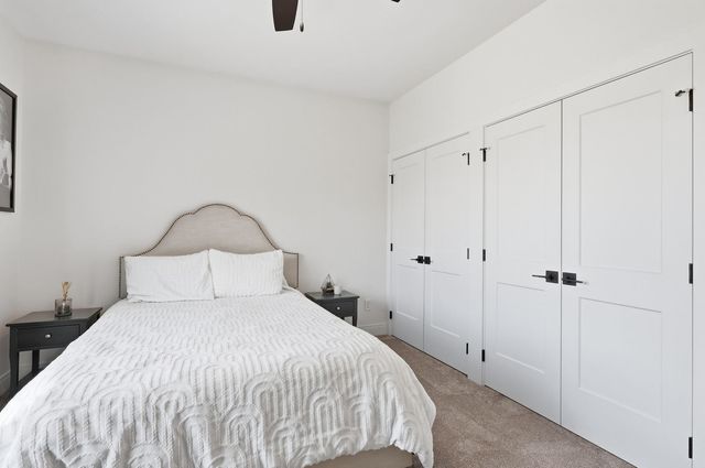 1 Country Club Court, Le Claire, IA 52753