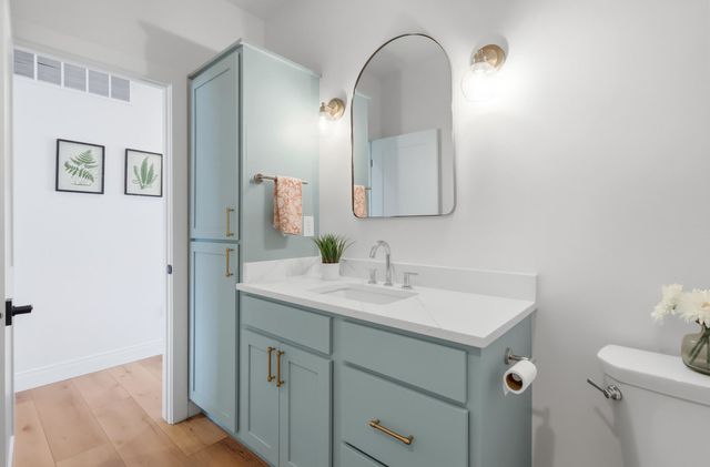 1 Country Club Court, Le Claire, IA 52753