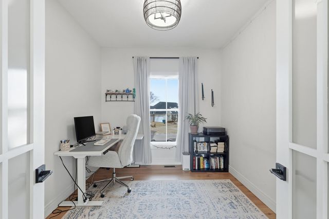 1 Country Club Court, Le Claire, IA 52753