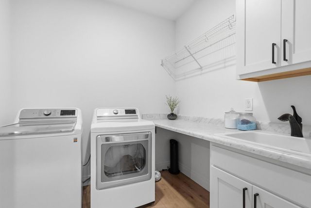 1 Country Club Court, Le Claire, IA 52753