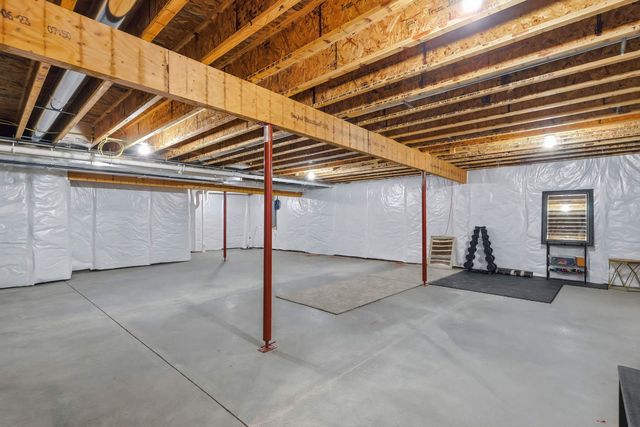 1 Country Club Court, Le Claire, IA 52753