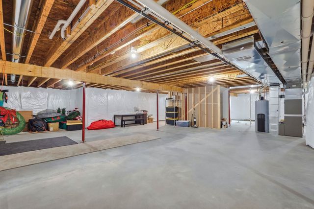 1 Country Club Court, Le Claire, IA 52753