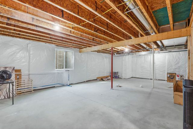 1 Country Club Court, Le Claire, IA 52753