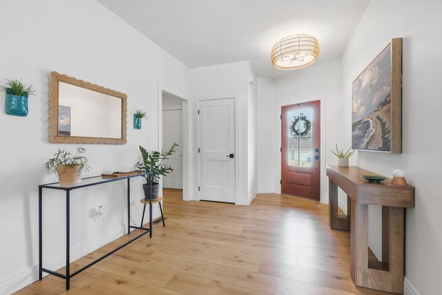 1 Country Club Court, Le Claire, IA 52753