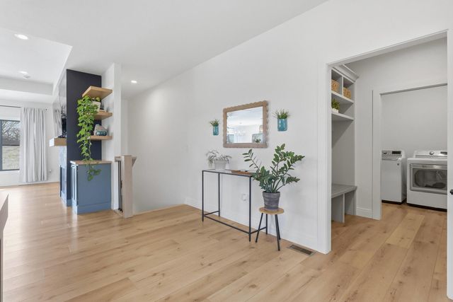 1 Country Club Court, Le Claire, IA 52753