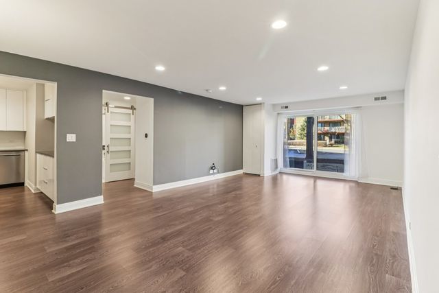 5450 Astor Lane 104, Rolling Meadows, IL 60008