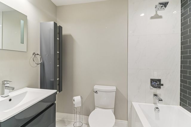 5450 Astor Lane 104, Rolling Meadows, IL 60008