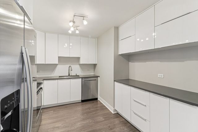 5450 Astor Lane 104, Rolling Meadows, IL 60008