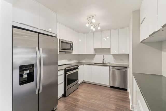 5450 Astor Lane 104, Rolling Meadows, IL 60008