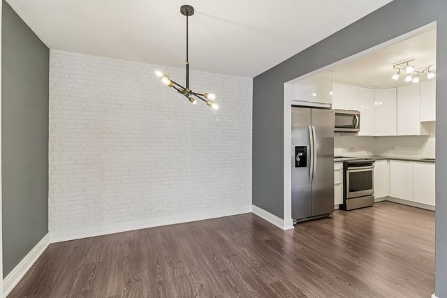 5450 Astor Lane 104, Rolling Meadows, IL 60008