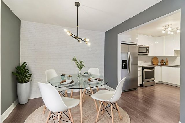 5450 Astor Lane 104, Rolling Meadows, IL 60008