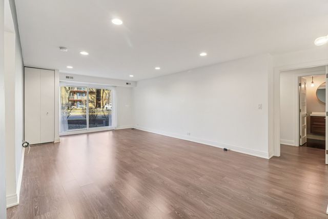 5450 Astor Lane 104, Rolling Meadows, IL 60008