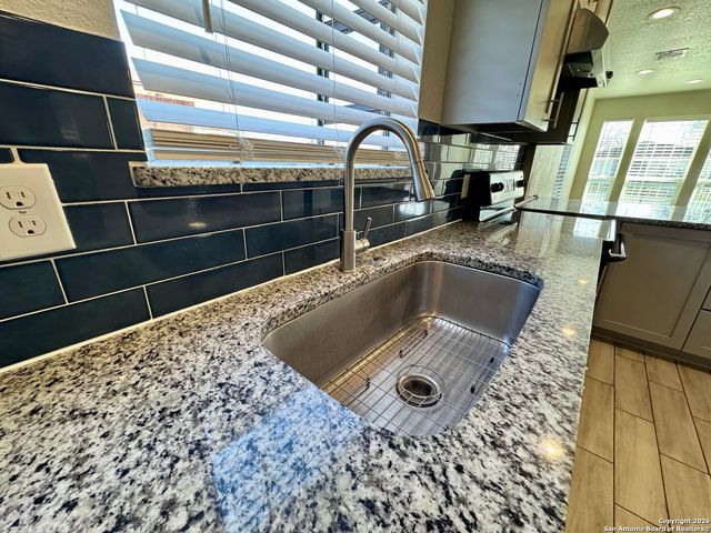 627 N San Manuel, San Antonio, TX 78228