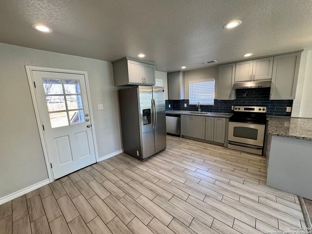 627 N San Manuel, San Antonio, TX 78228