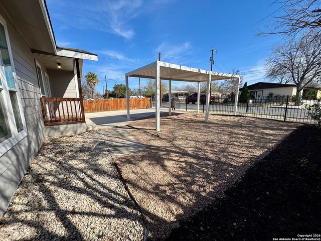 627 N San Manuel, San Antonio, TX 78228