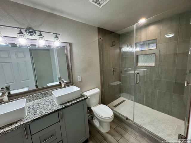 627 N San Manuel, San Antonio, TX 78228