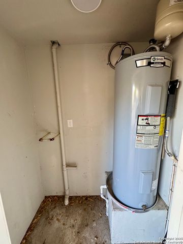 627 N San Manuel, San Antonio, TX 78228