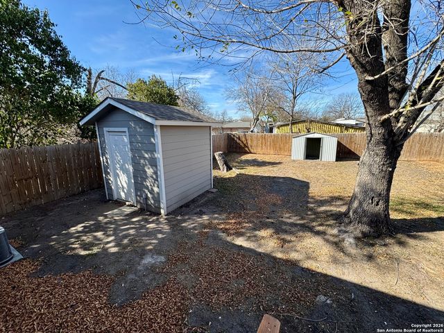 627 N San Manuel, San Antonio, TX 78228