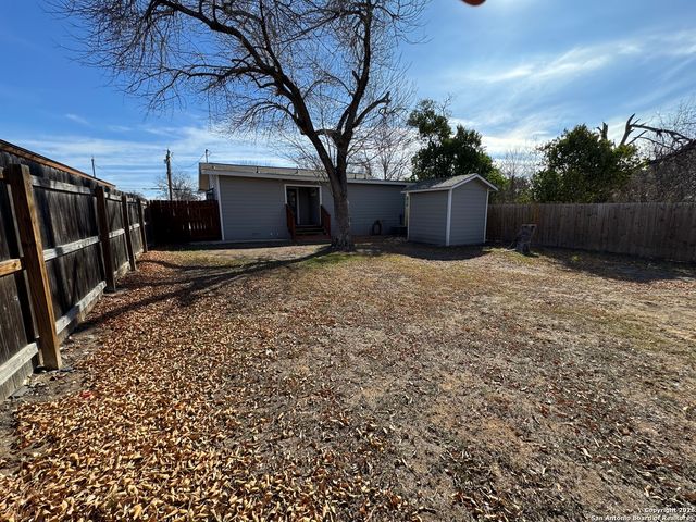 627 N San Manuel, San Antonio, TX 78228
