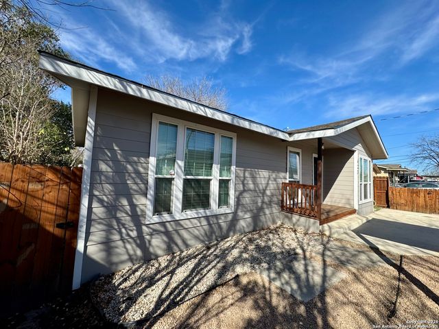 627 N San Manuel, San Antonio, TX 78228