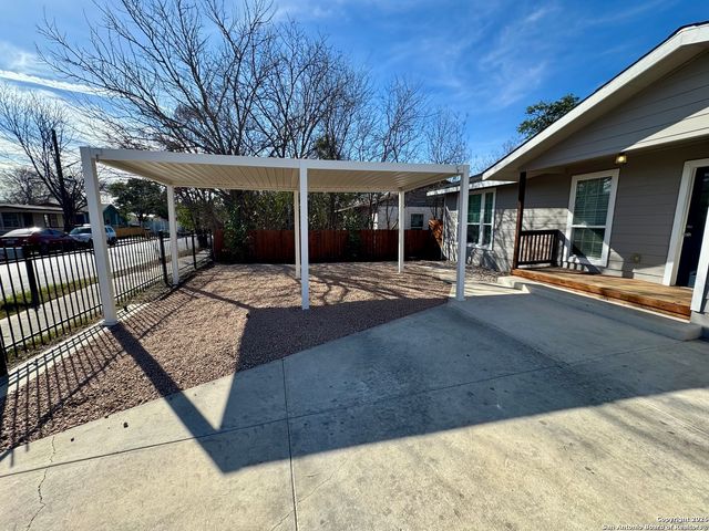 627 N San Manuel, San Antonio, TX 78228