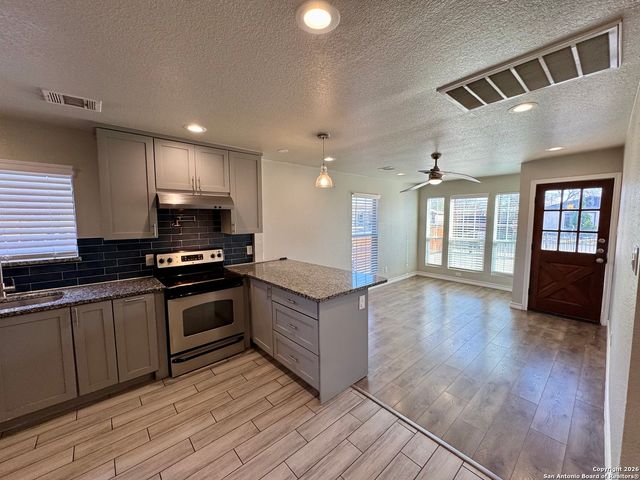 627 N San Manuel, San Antonio, TX 78228