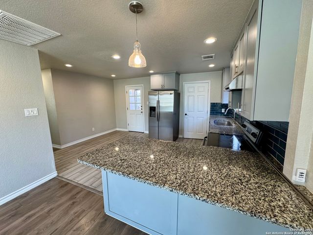 627 N San Manuel, San Antonio, TX 78228