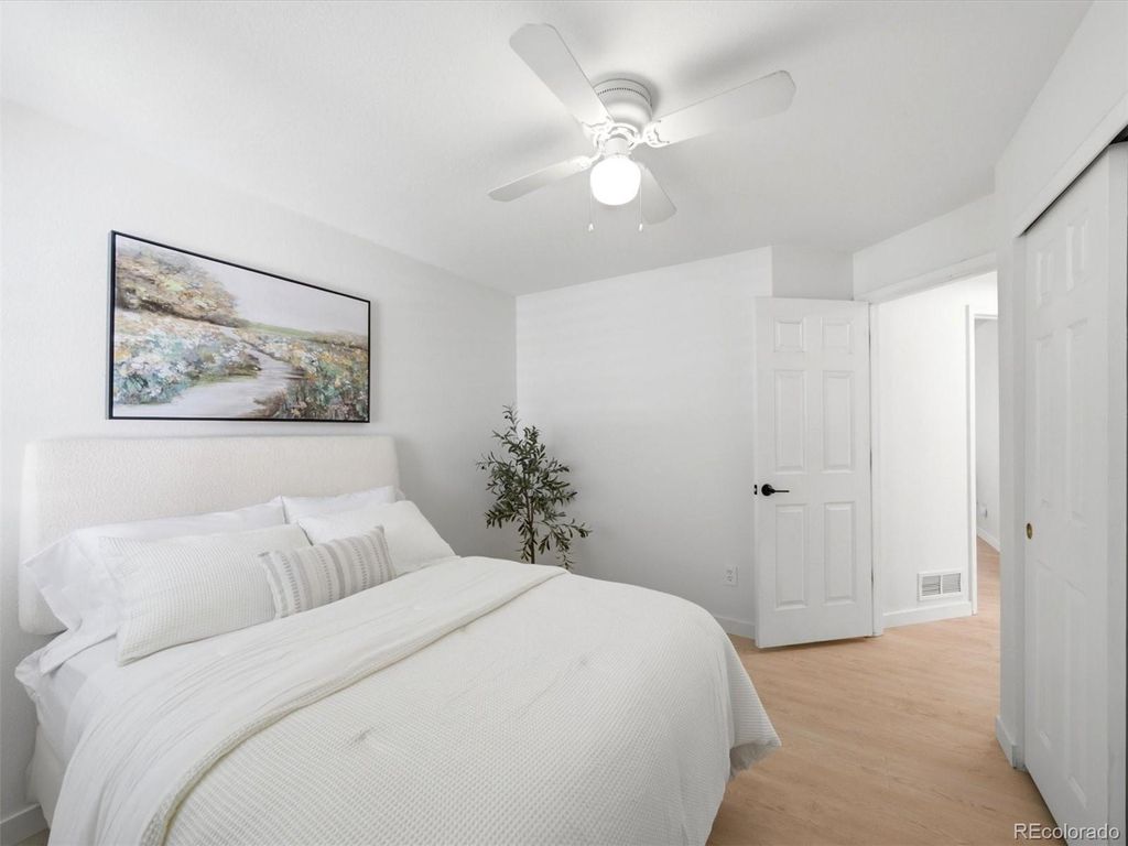 Image 14 of property listing at 8522 S Upham Way, Littleton, CO 80128