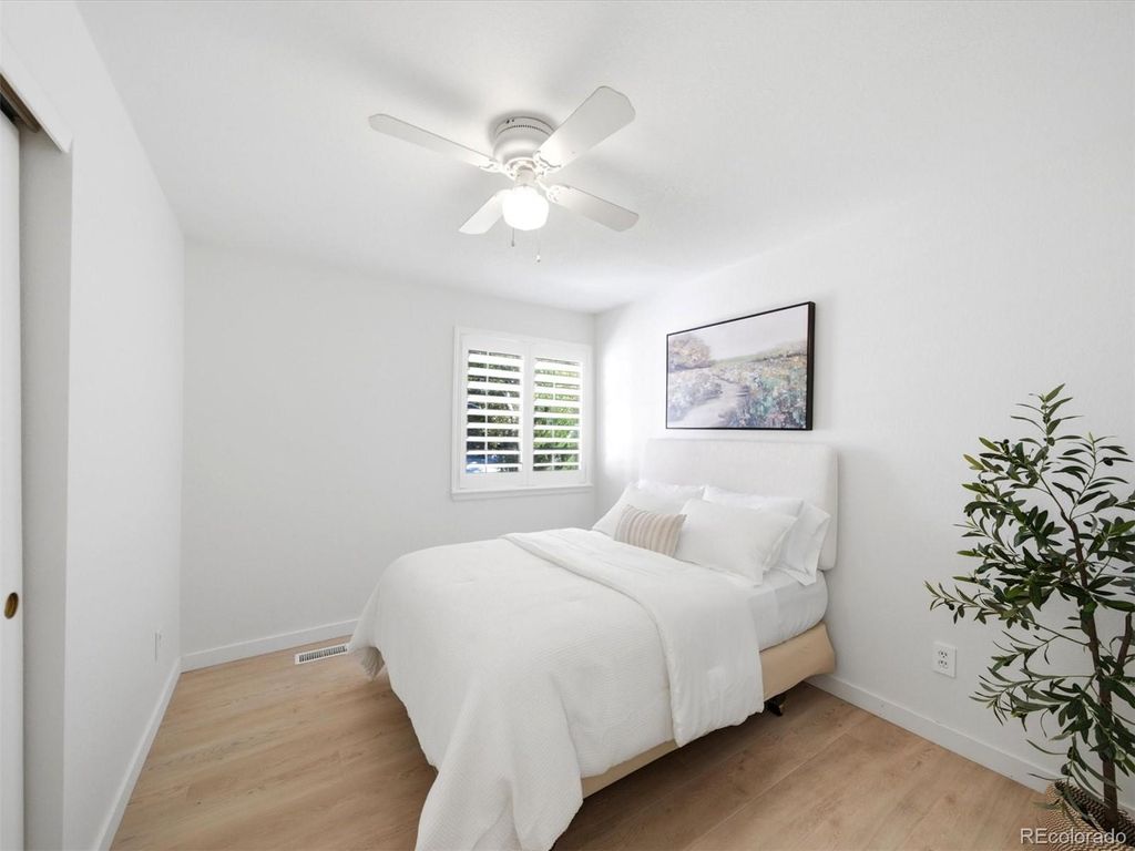Image 15 of property listing at 8522 S Upham Way, Littleton, CO 80128