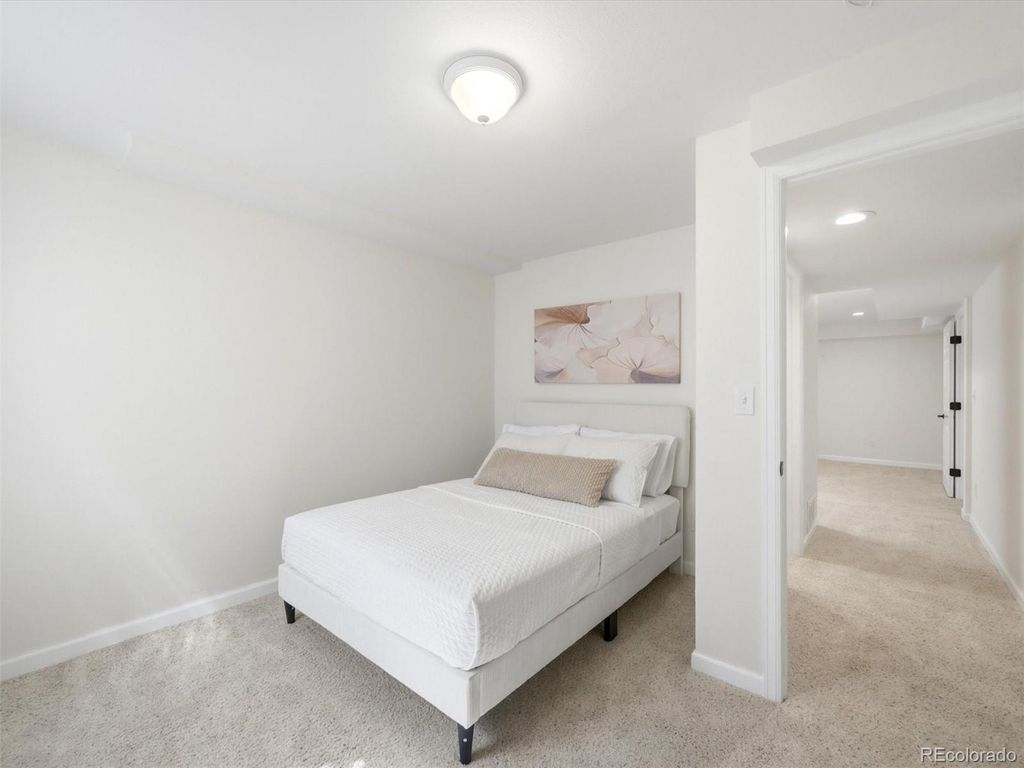 Image 19 of property listing at 8522 S Upham Way, Littleton, CO 80128