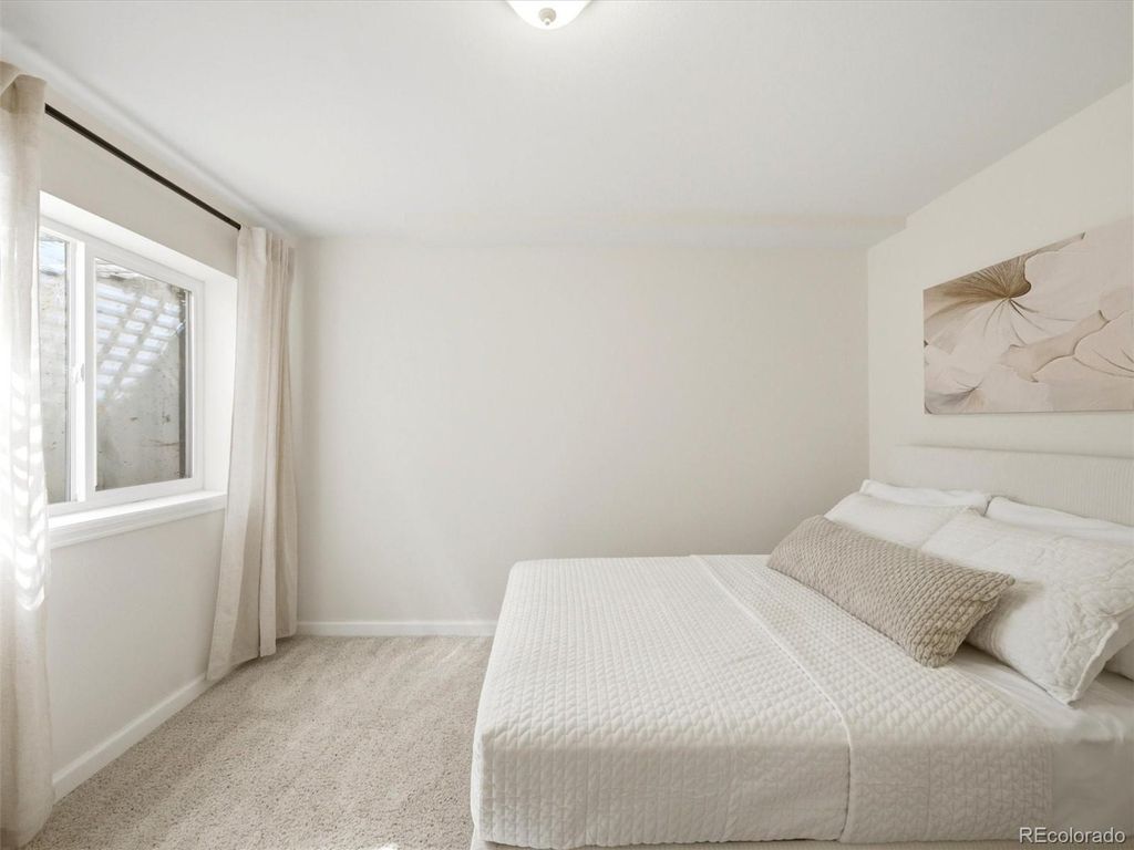 Image 20 of property listing at 8522 S Upham Way, Littleton, CO 80128