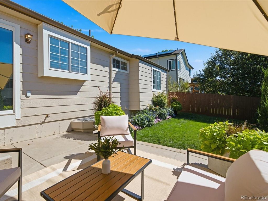 Image 22 of property listing at 8522 S Upham Way, Littleton, CO 80128