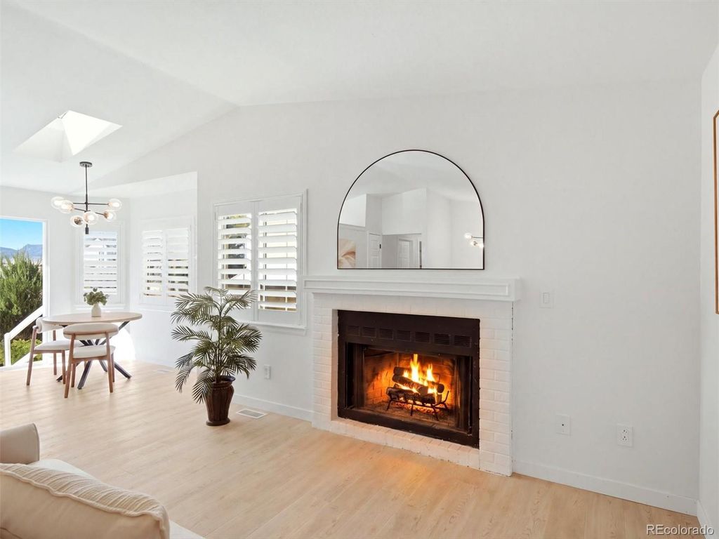 Image 3 of property listing at 8522 S Upham Way, Littleton, CO 80128