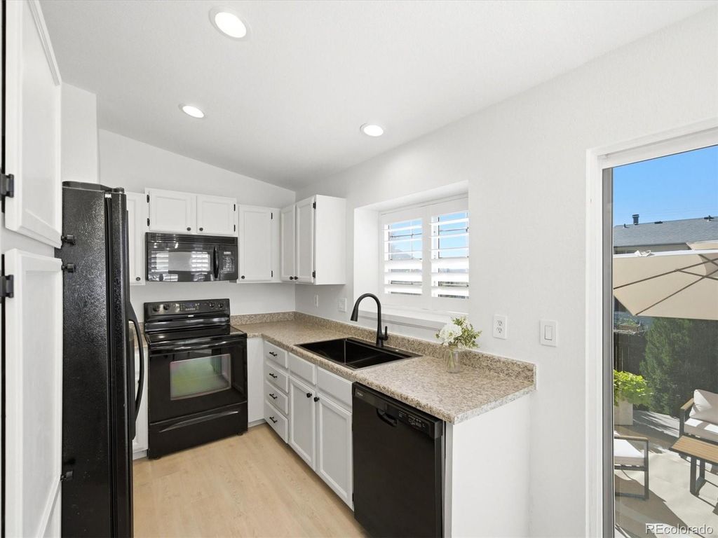 Image 9 of property listing at 8522 S Upham Way, Littleton, CO 80128