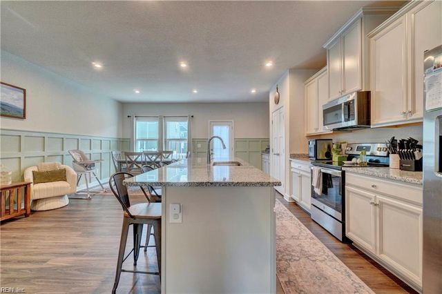 1712 Defiance DR, Chesapeake, VA 23323