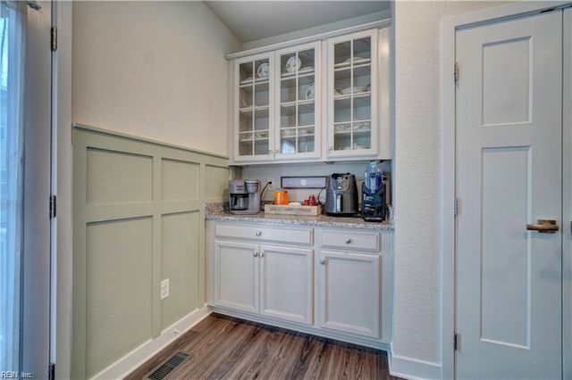 1712 Defiance DR, Chesapeake, VA 23323