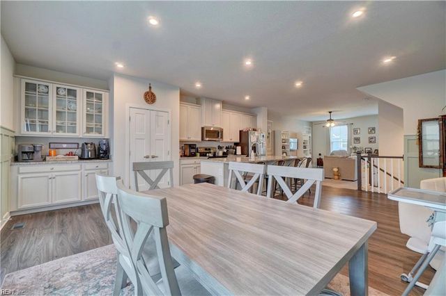 1712 Defiance DR, Chesapeake, VA 23323