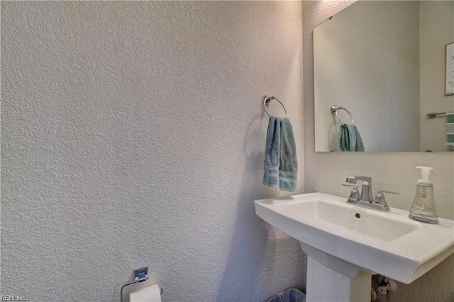 1712 Defiance DR, Chesapeake, VA 23323