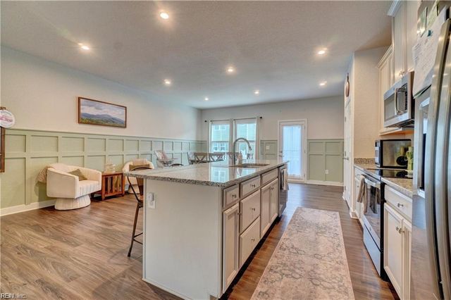 1712 Defiance DR, Chesapeake, VA 23323