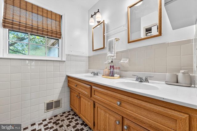 69 MANNERS RD, Ringoes, NJ 08551