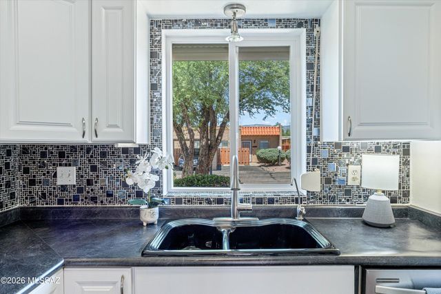 729 S Pantano Parkway, Tucson, AZ 85710