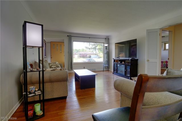 5931 Mayberry Avenue, Mayfield Heights, OH 44124
