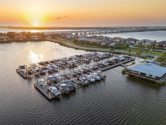 904 RIVERSCAPE STREET, Bradenton, FL 34208